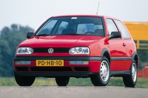 Volkswagen Golf 300x199 Volkswagen, Renault en Toyota het meest verkocht