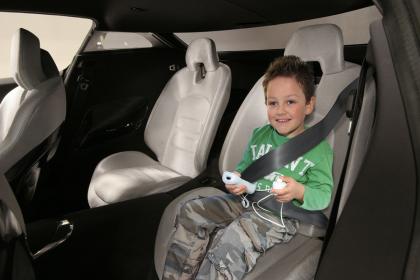 kia backseat driver 1 April grappen van auto giganten